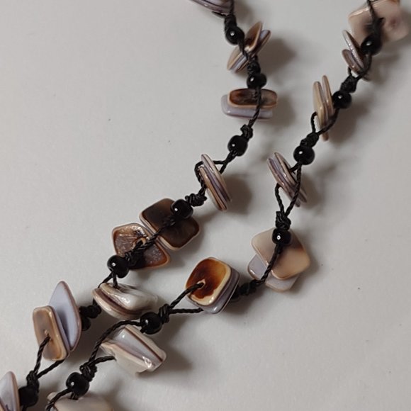 Very Cool Shell And String Necklace 21 Inches Long - Picture 13 of 15